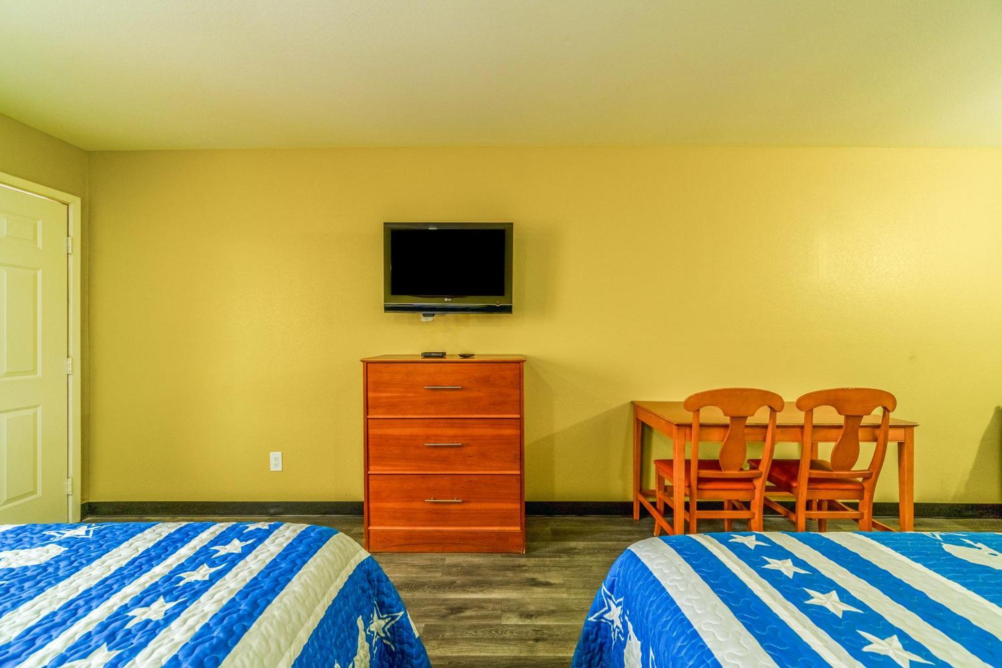 Regency Inn By Oyo Rockdale Tx Exterior photo