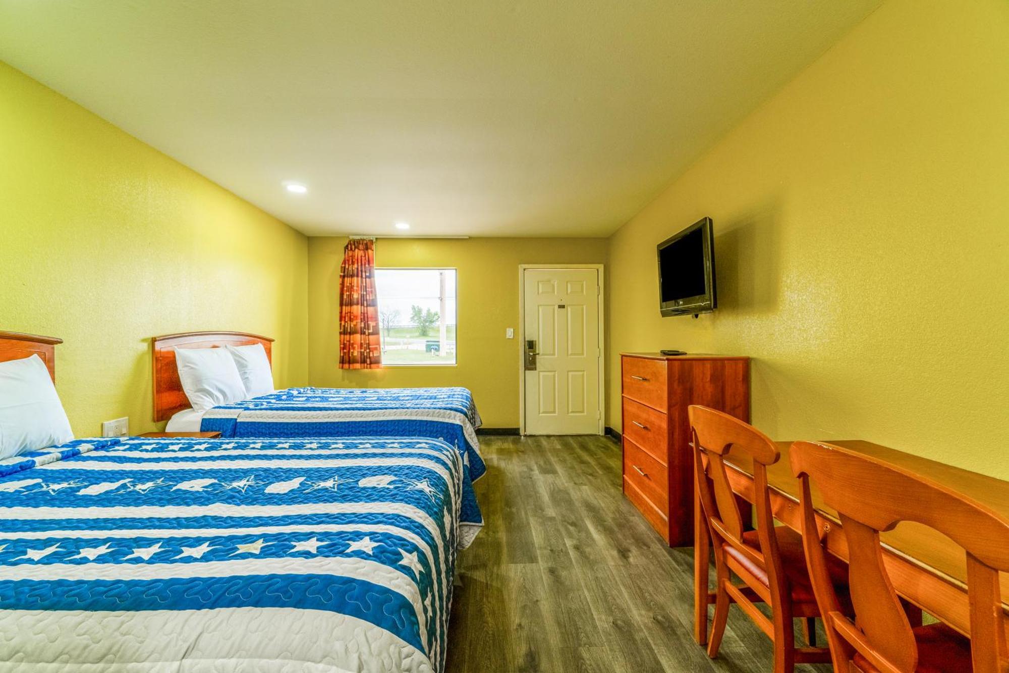Regency Inn By Oyo Rockdale Tx Exterior photo