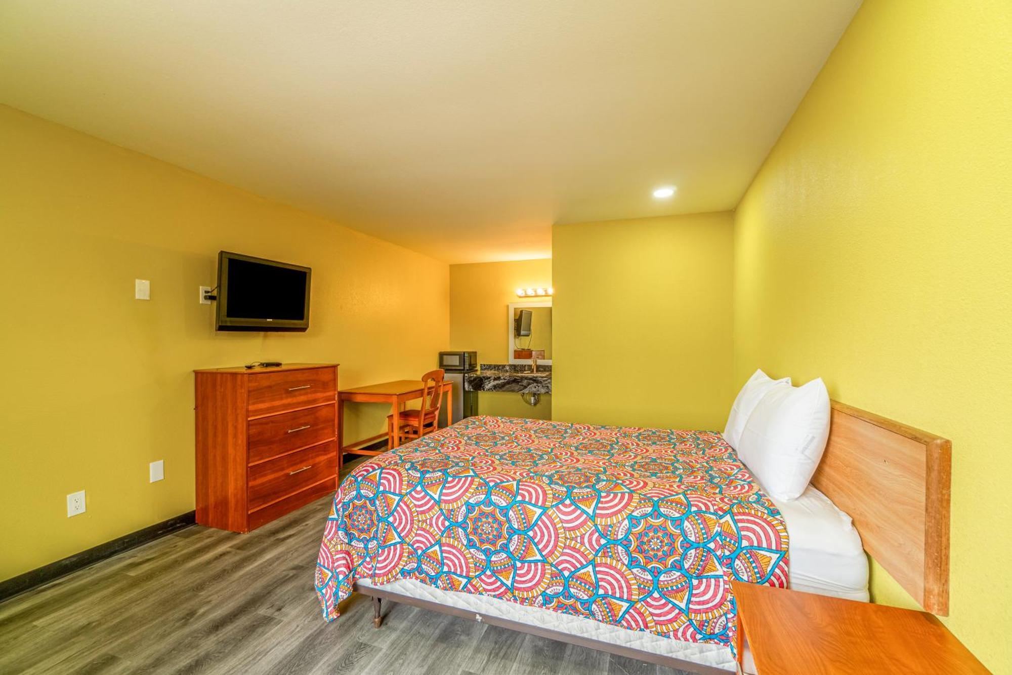 Regency Inn By Oyo Rockdale Tx Exterior photo
