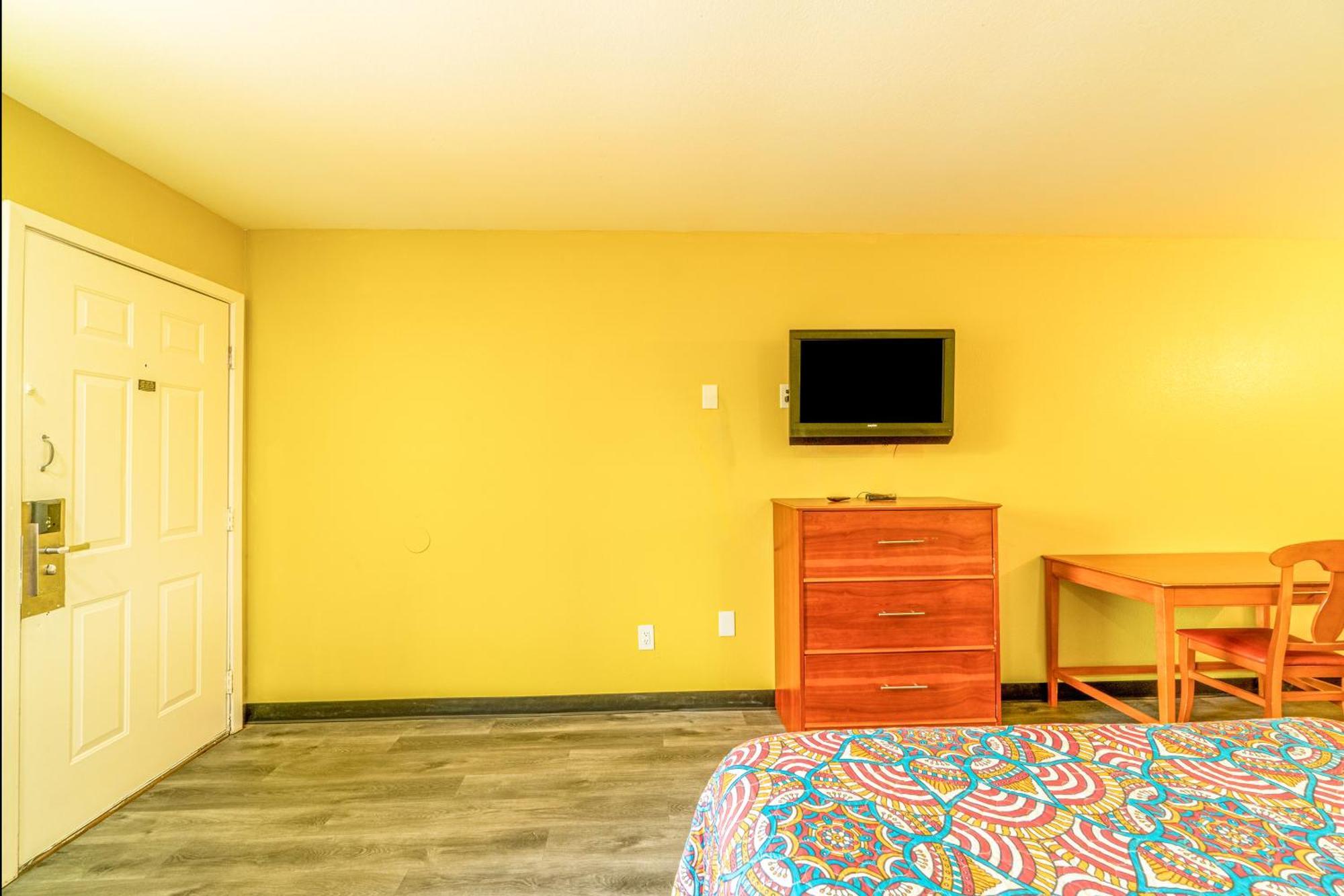 Regency Inn By Oyo Rockdale Tx Exterior photo